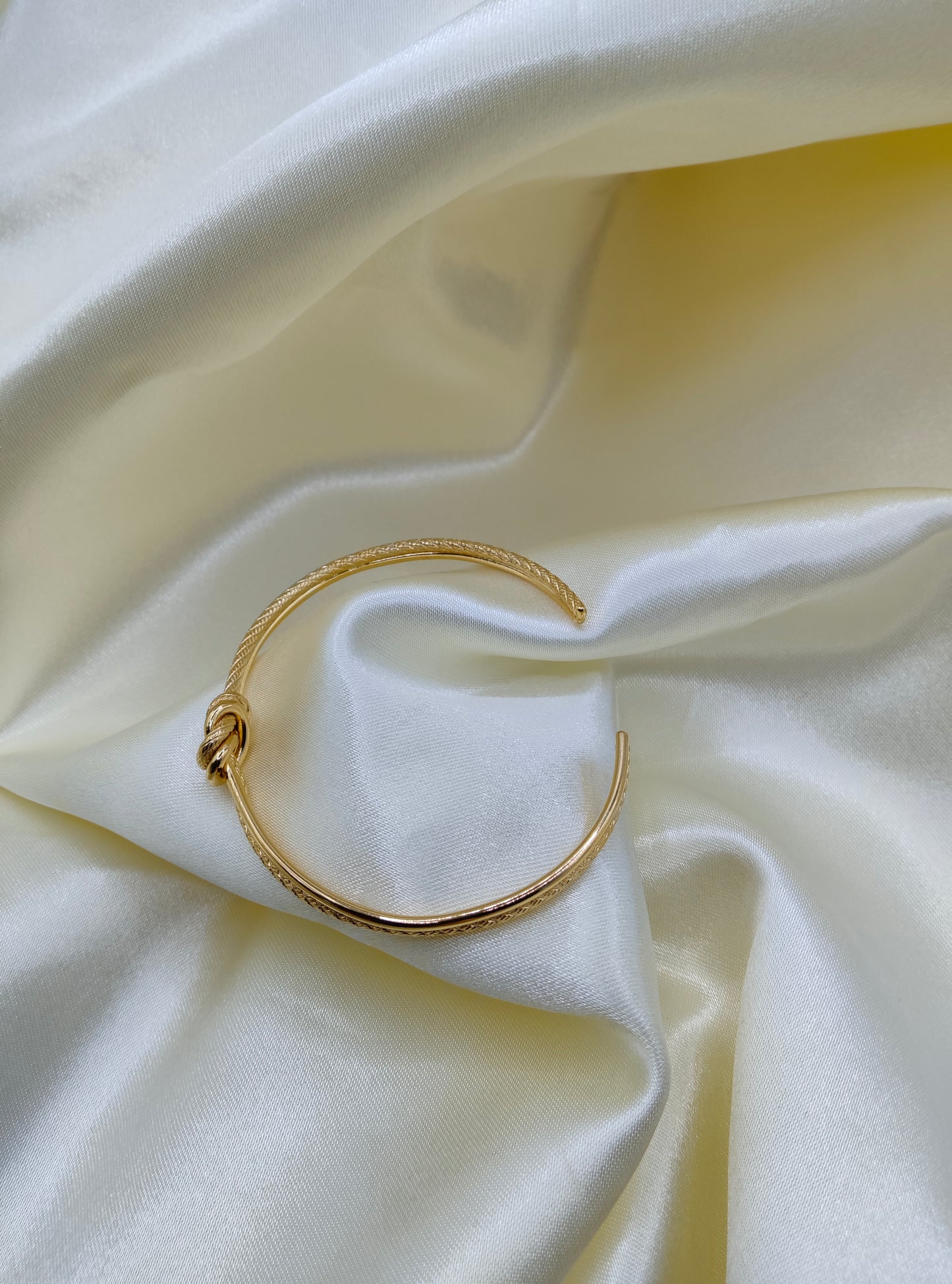 Bracelet fin avec boucle tressée