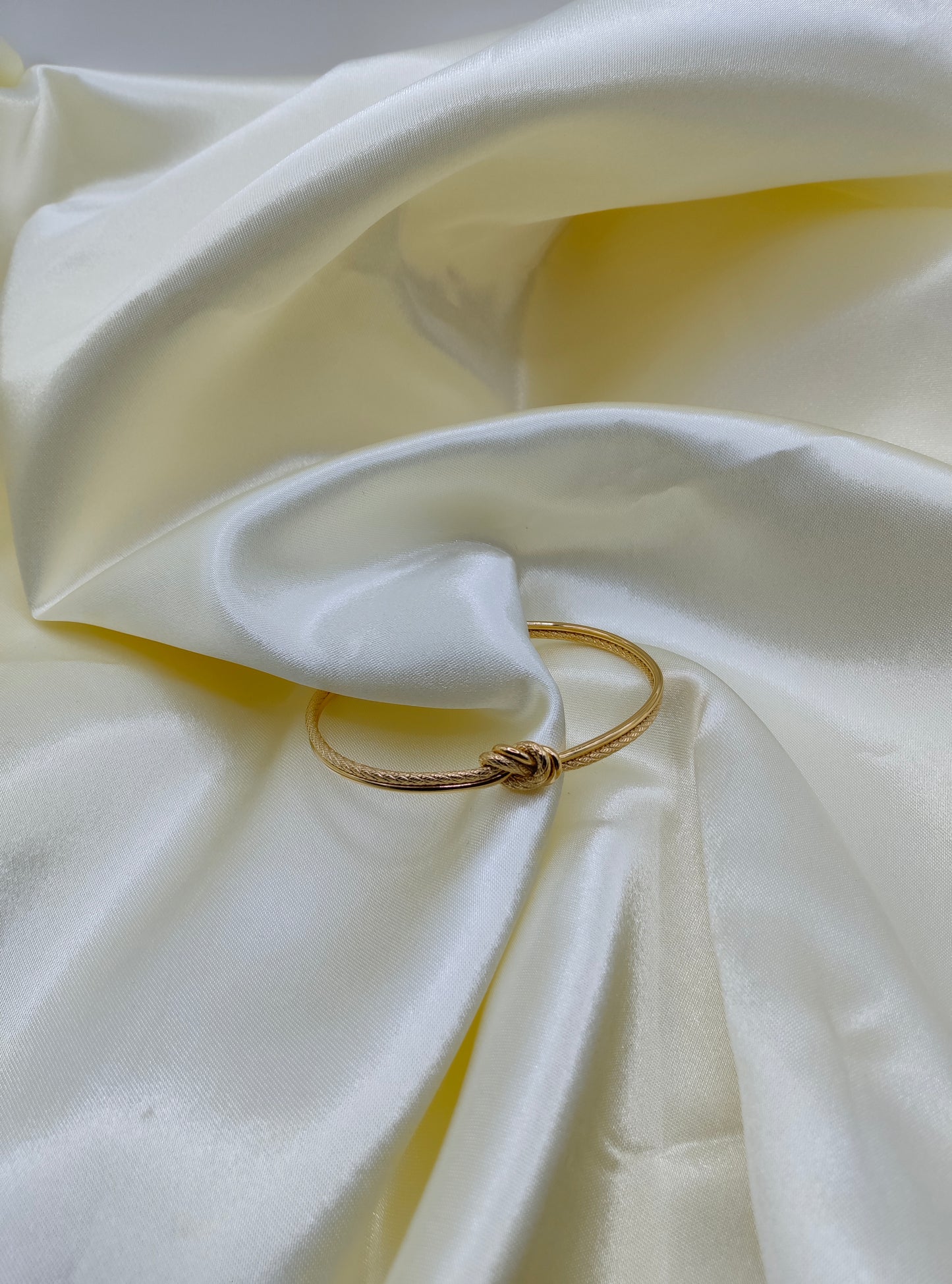 Bracelet fin avec boucle tressée